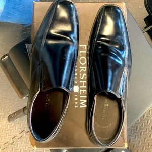 Florsheim size 13 dress shoes.